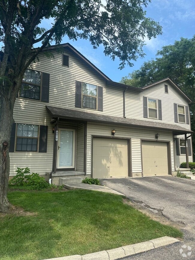 Building Photo - Three Bedroom, 2.5 Bathroom Townhome in Wo...
