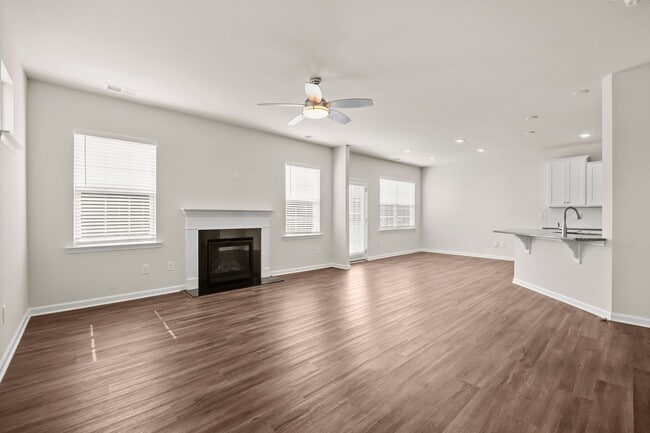 Building Photo - Stunning home in desirable Chateau community