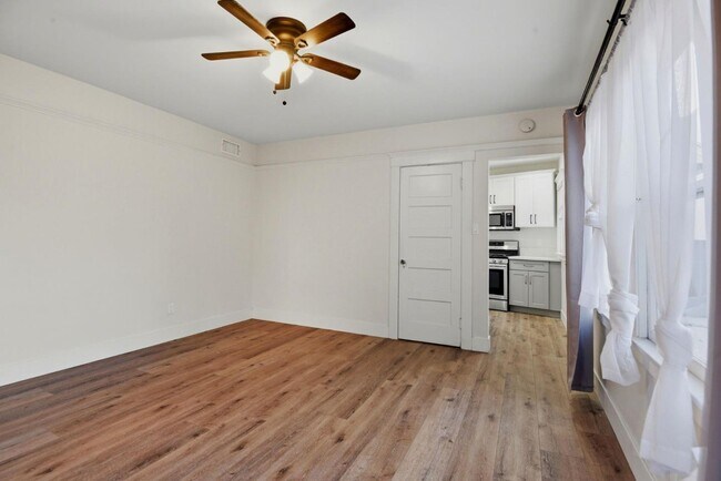 Building Photo - 1610 W 36th Pl