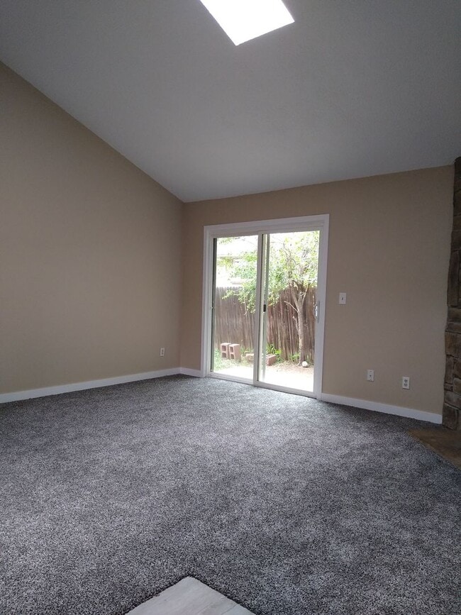Building Photo - 470 S Fenton St