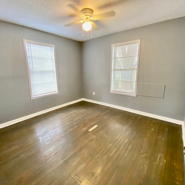 Building Photo - 2814 Grinnell St