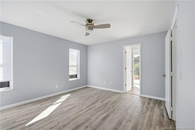 Building Photo - 1074 SW Jennifer Terrace