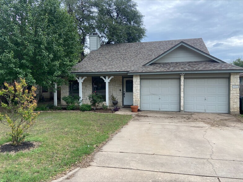 Primary Photo - 702 Spring Hollow Dr
