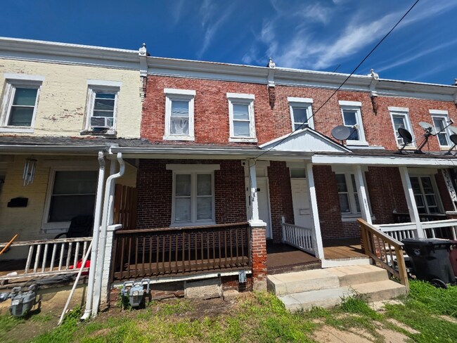 Building Photo - 929 E 17th St