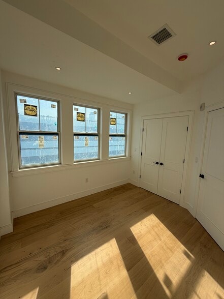 Building Photo - 5 Thurston St