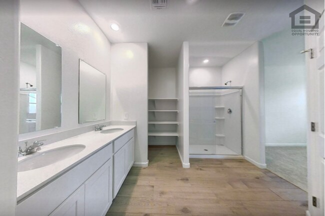 Building Photo - 18236 Avenida del Sol W