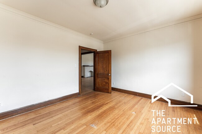 Building Photo - 1942 Grove Ave