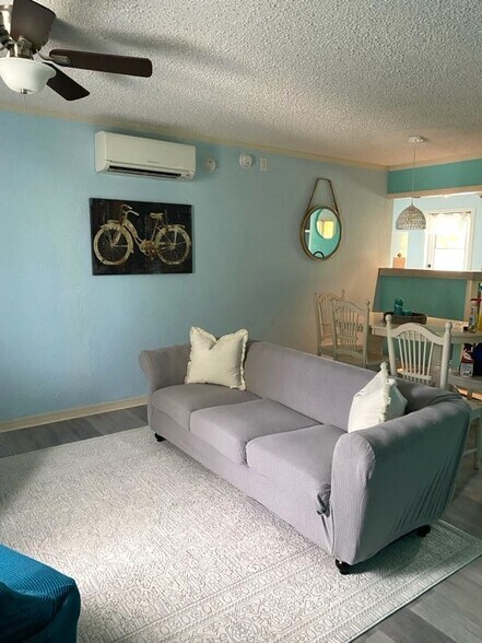 Relax in the living room - 2005 Fogarty Ave