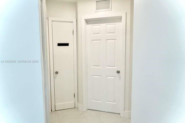 Building Photo - 1213 NW 6th Ave