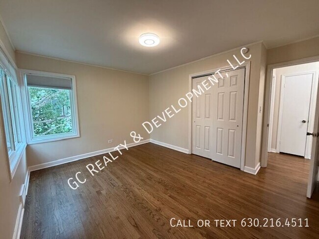 Building Photo - 318 S Hale St