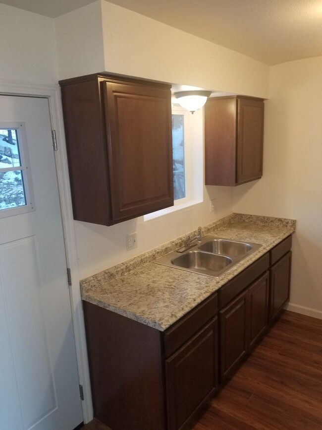 Building Photo - 2 Bed, 1 Bath Townhouse next to NAU!! Stud...