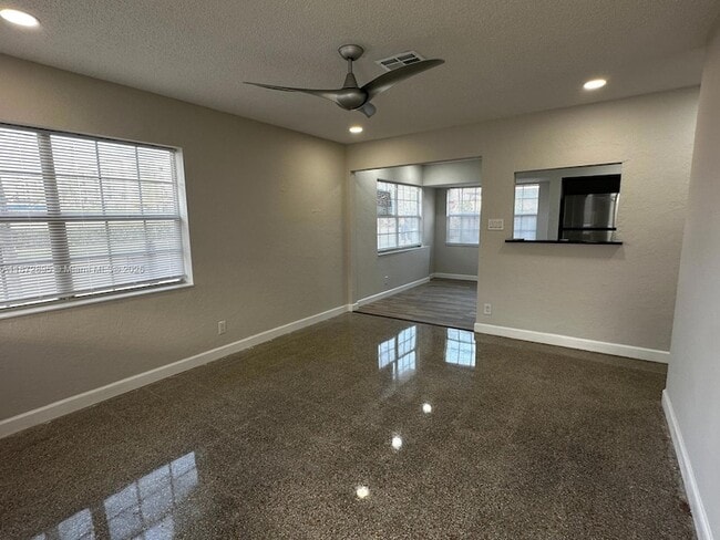 Building Photo - 432 NE 22nd Ave