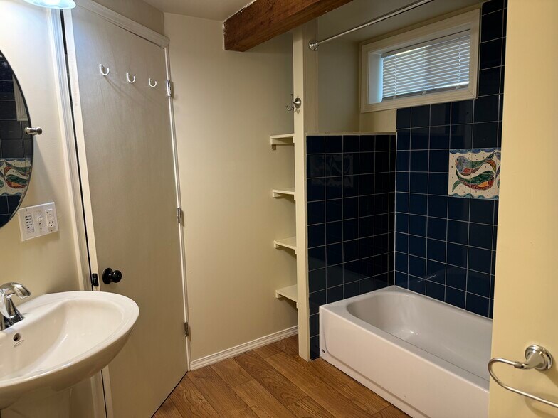 Building Photo - 7405 NE Prescott St