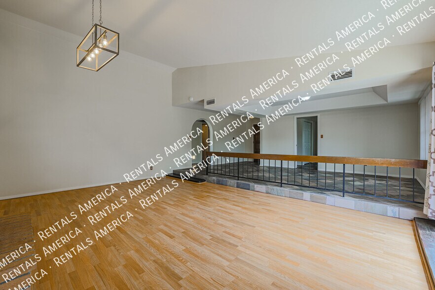 Building Photo - 2160 S Catarina-