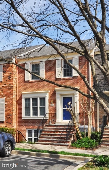 Building Photo - 4847 Sangamore Rd