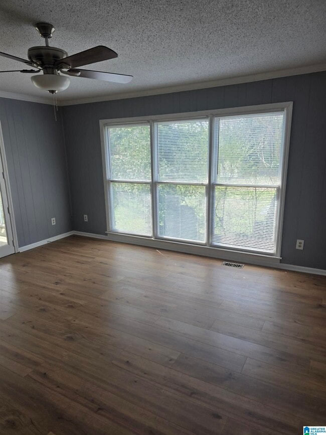 Building Photo - 529 Camellia Rd