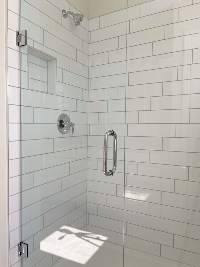 Building Photo - 3156 Emerald Acrs Ln