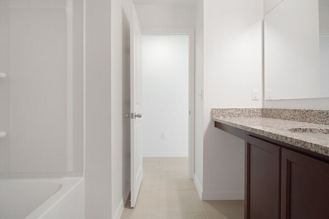 Building Photo - Modern Comfort Meets Convenience