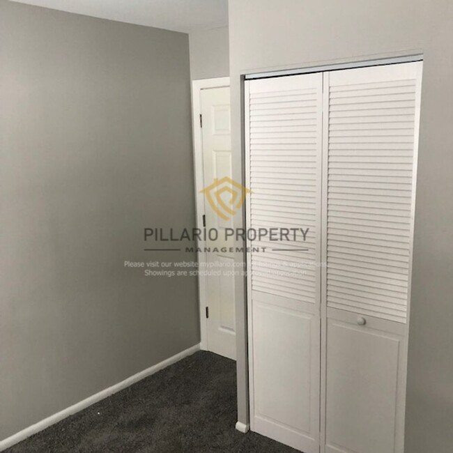 Building Photo - 4-Bedroom Home with Spacious Kitchen & Detached Garage, Available NOW!