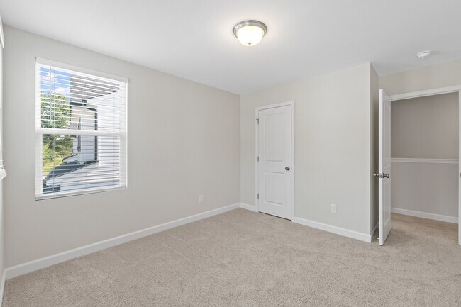 Building Photo - 35 Village Edge Dr