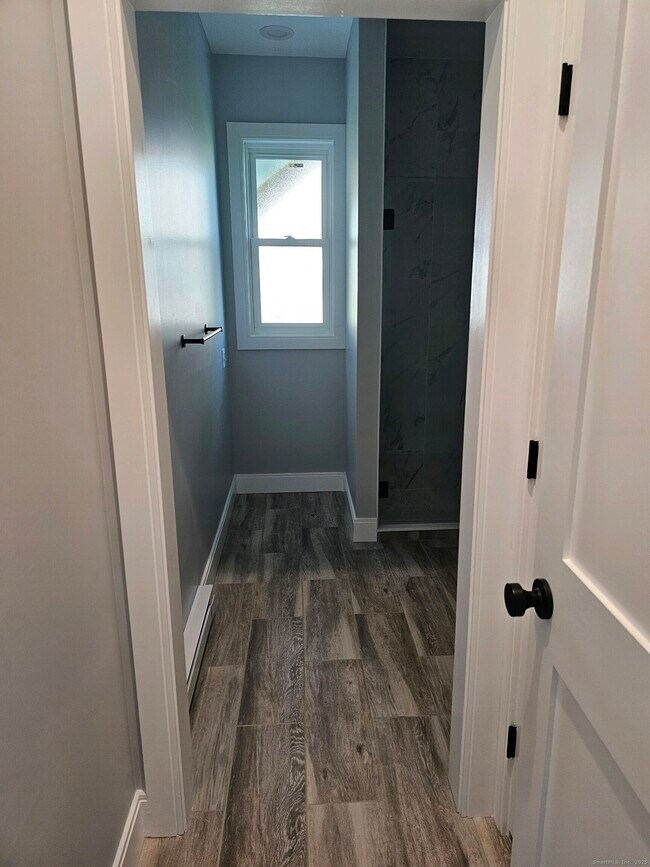 Building Photo - 281 Pequot Ave