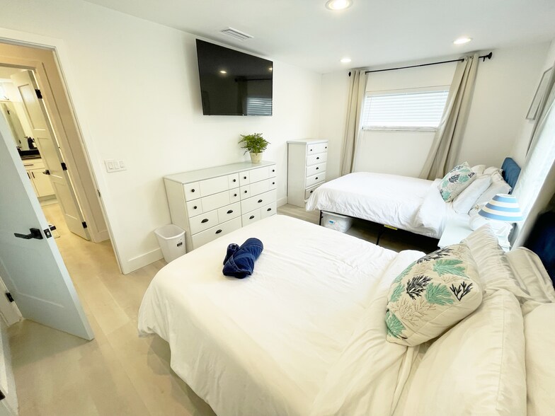 Building Photo - 5901 28th Ave N