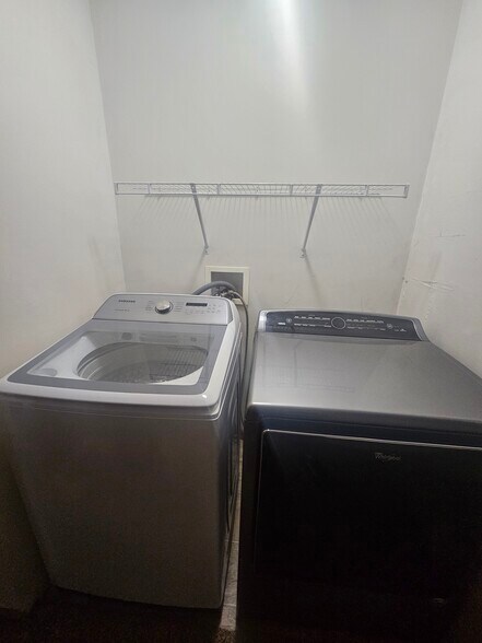 2nd floor washer & dryer - 1606 Metcalfe Ave