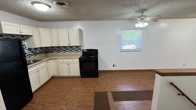 Building Photo - 525 E 47th St