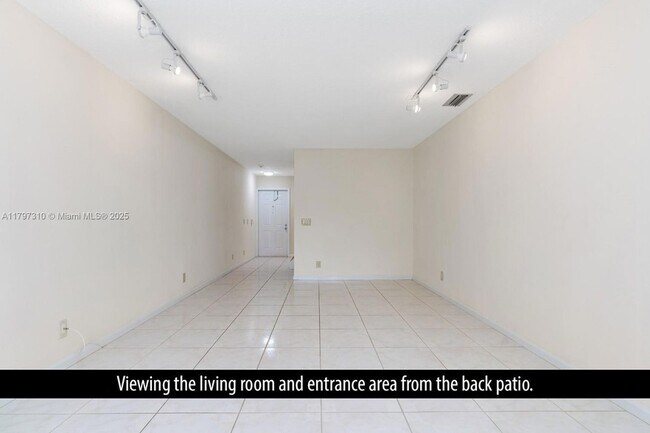 Building Photo - 6493 Via Regina