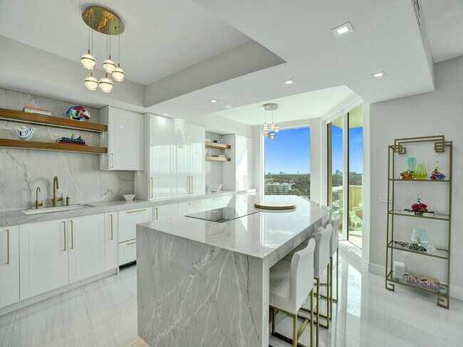 Building Photo - 411 N New River Dr E