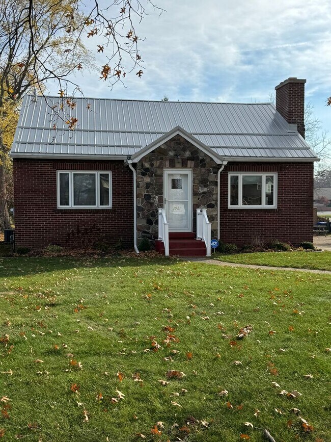 Building Photo - 3921 W Ridge