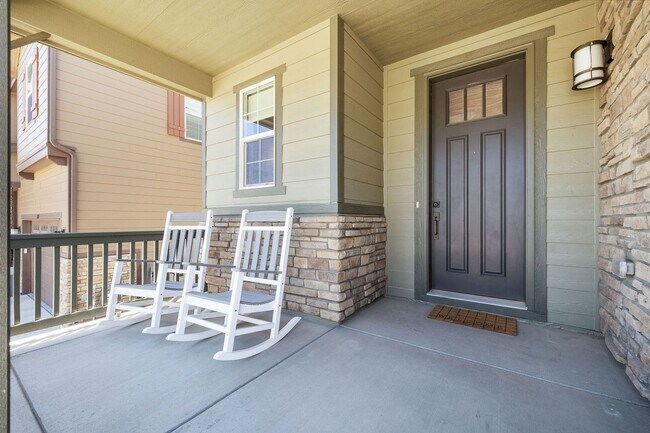 Building Photo - 3 bedroom, 3 bath home with 2 car garage