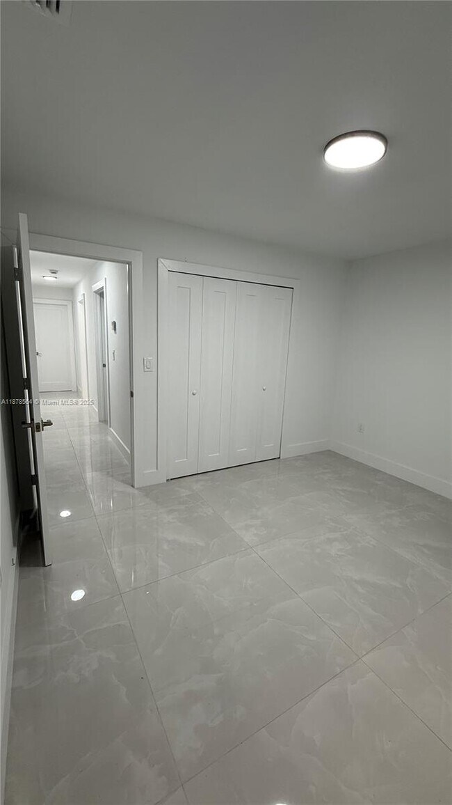 Building Photo - 215 NW 136th Ct