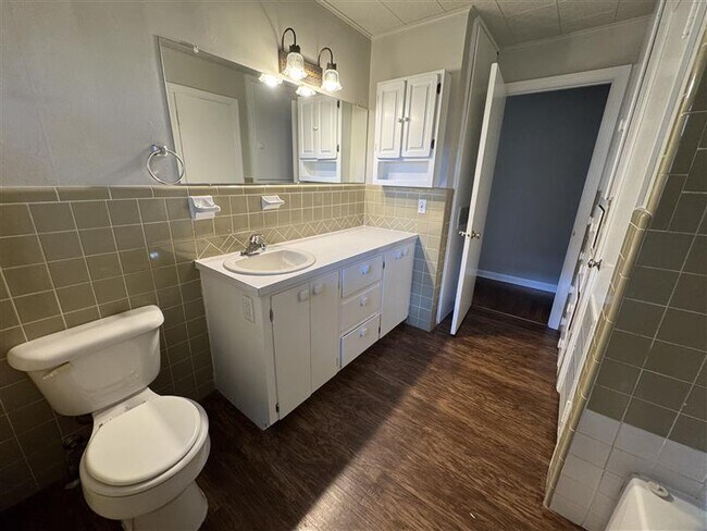 Building Photo - 207 SW 7th St