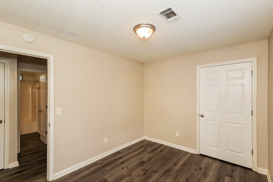 Building Photo - 1310 Waterton Trail