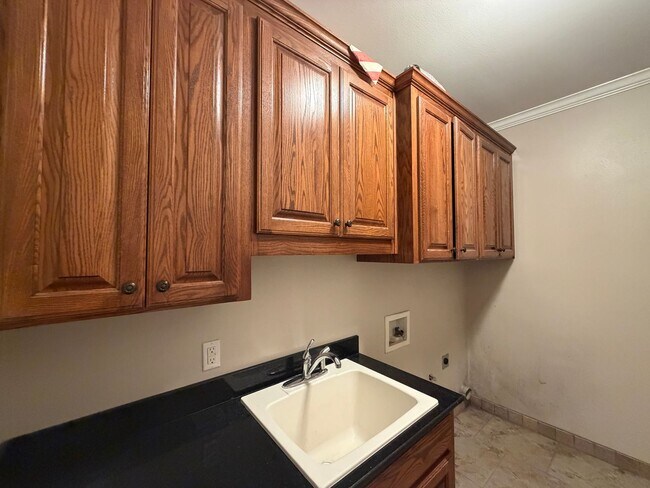 Building Photo - Gorgeous 3 Bedroom North Bossier Home