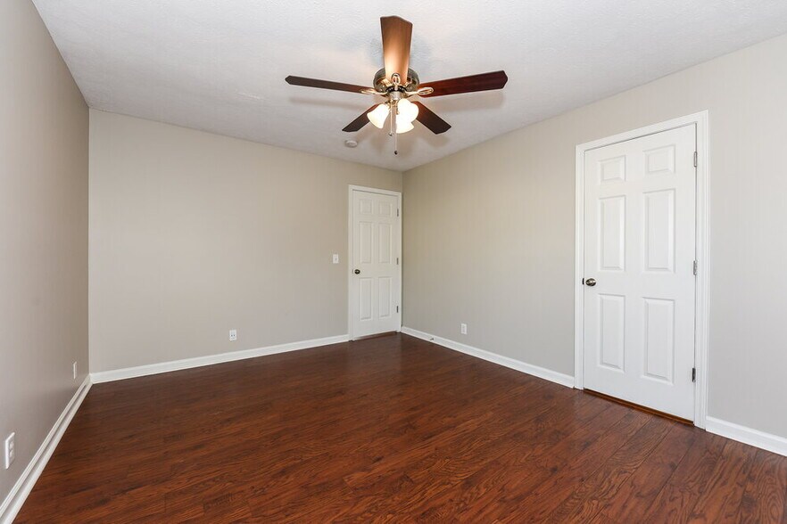 Building Photo - 2900 Summer Hollow Ct