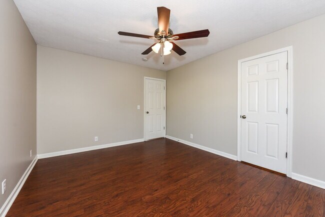 Building Photo - 2900 Summer Hollow Ct