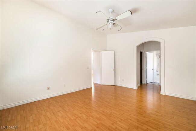 Building Photo - 11000 Vallerosa St