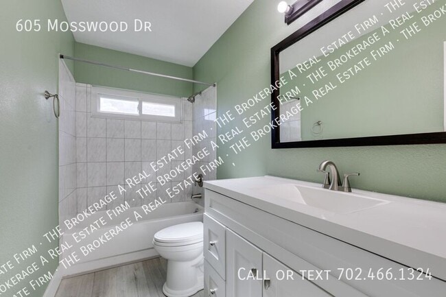 Building Photo - 605 Mosswood Dr