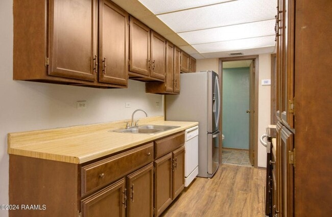 Building Photo - 200 Lodge Dr