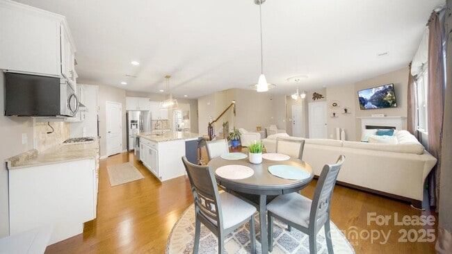 Building Photo - 428 Moses Dr