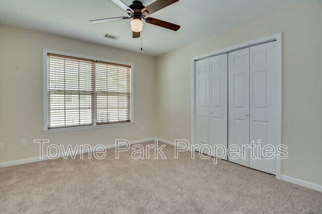 Building Photo - 1111 Hunters Cove