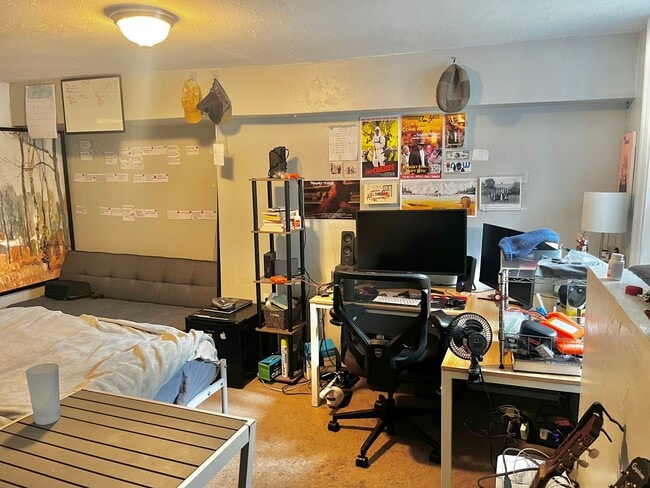 Building Photo - 4BED/3BATH In Southside -RENT SPECIAL: 1st...
