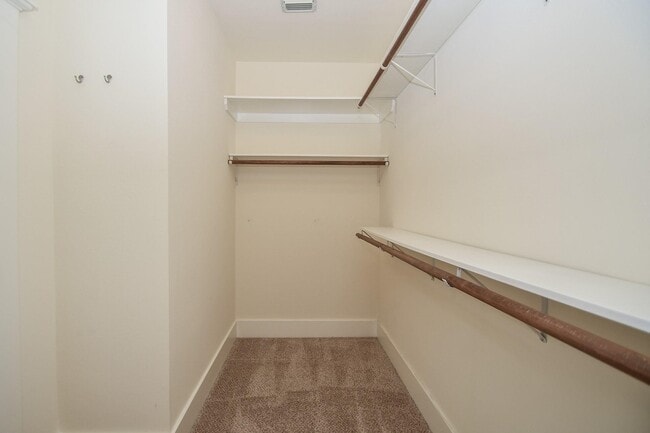 Building Photo - 4625 Pineridge St