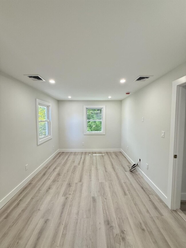 Building Photo - 53 Woods Ave