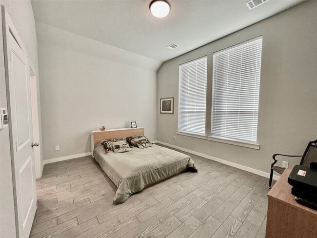 Building Photo - 4334 Hemlock Grove Ln
