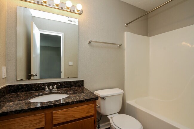 Building Photo - 713 Millbrook Dr