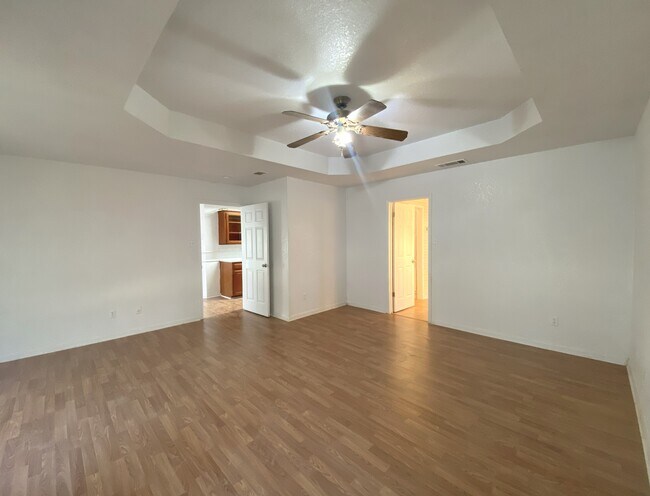 Building Photo - 1303 Falcon Trl