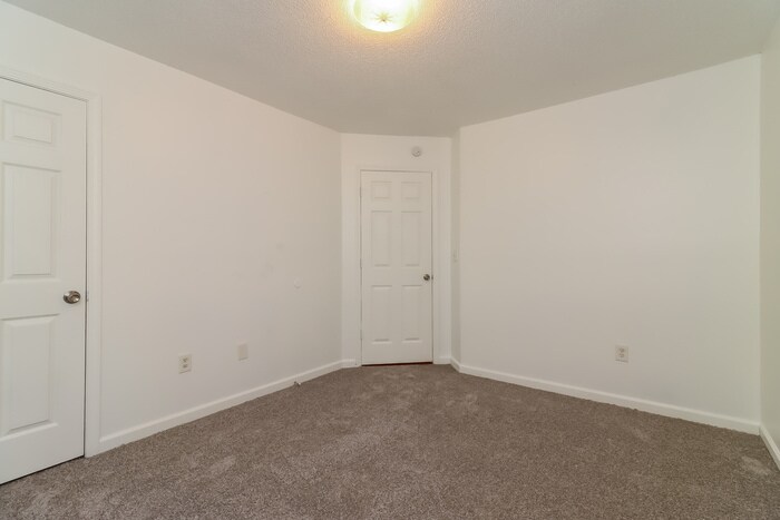 Building Photo - 389 Tapley Rd